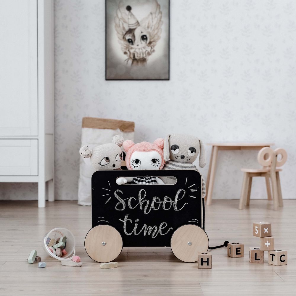 Toys - Toy chest on wheels - A little toy chest for all of the favourite dolls - OOH NOO