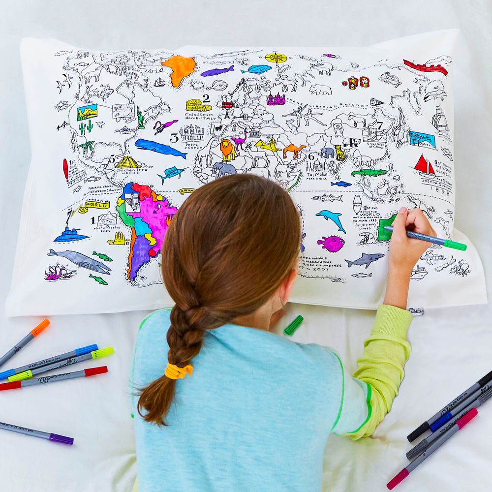 Loisirs créatifs pour enfant - Taie d’oreiller à colorier carte du monde - EATSLEEPDOODLE