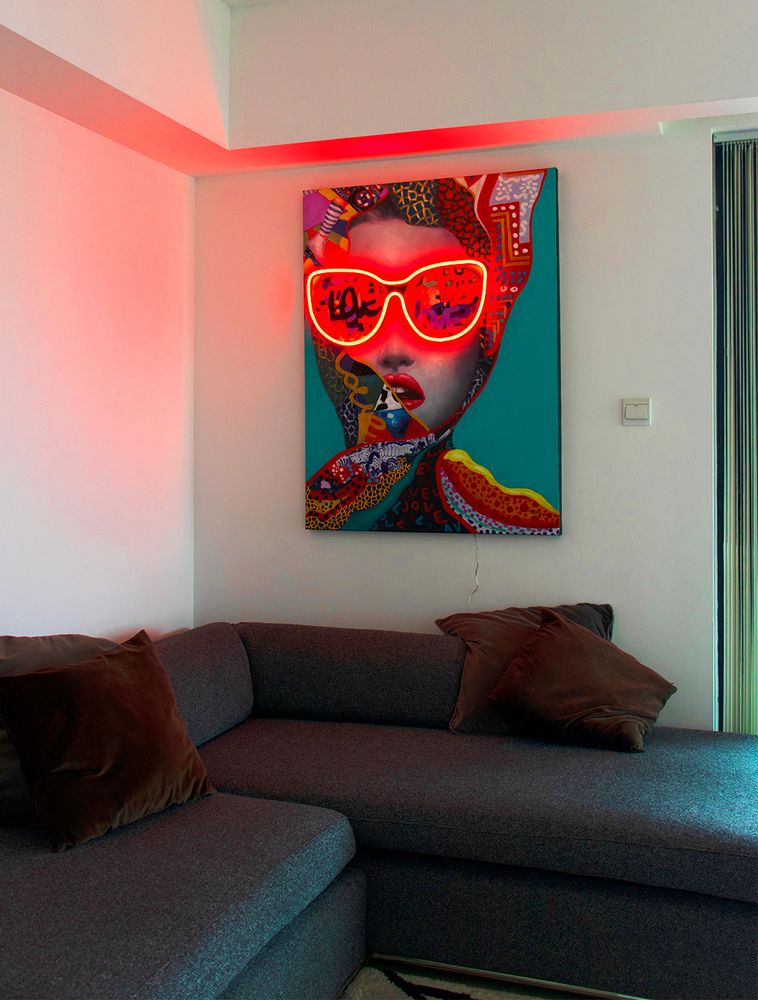 Wall lamps - 'Chic Woman' Wall Artwork - LED Neon - LOCOMOCEAN