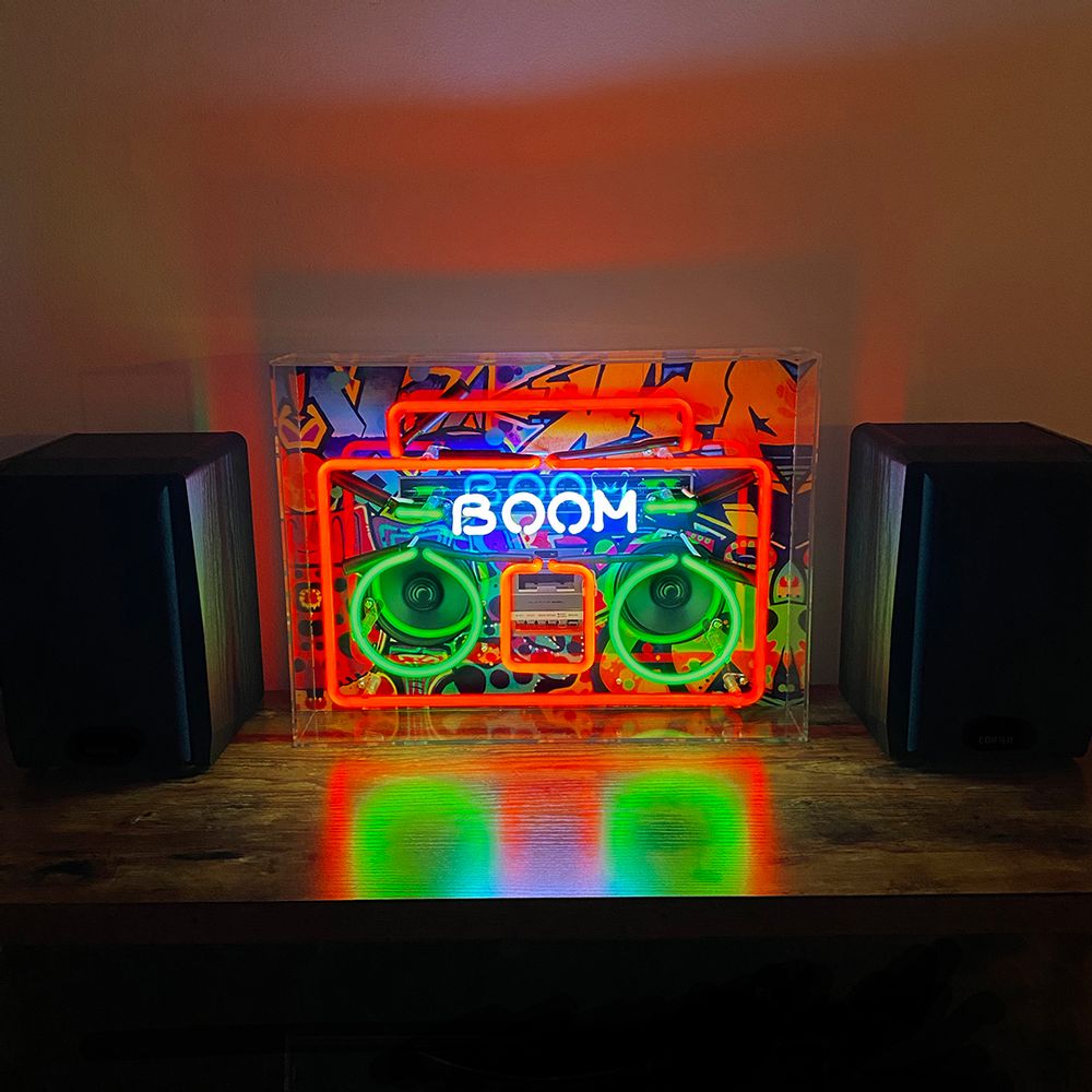Lampes de bureau - 'Boom Box' Grande boîte à néon en acrylique avec graphisme - LOCOMOCEAN