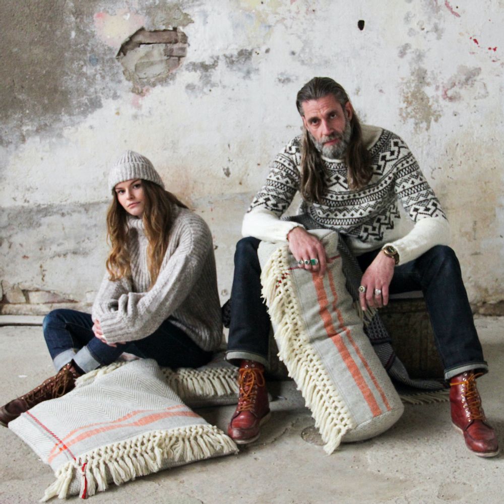 Objets design - COUSSIN SERRA DA ESTRELA 50 X 50 CM 100 % LAINE BIOLOGIQUE - SCHOOLOFLIFEPROJECTS