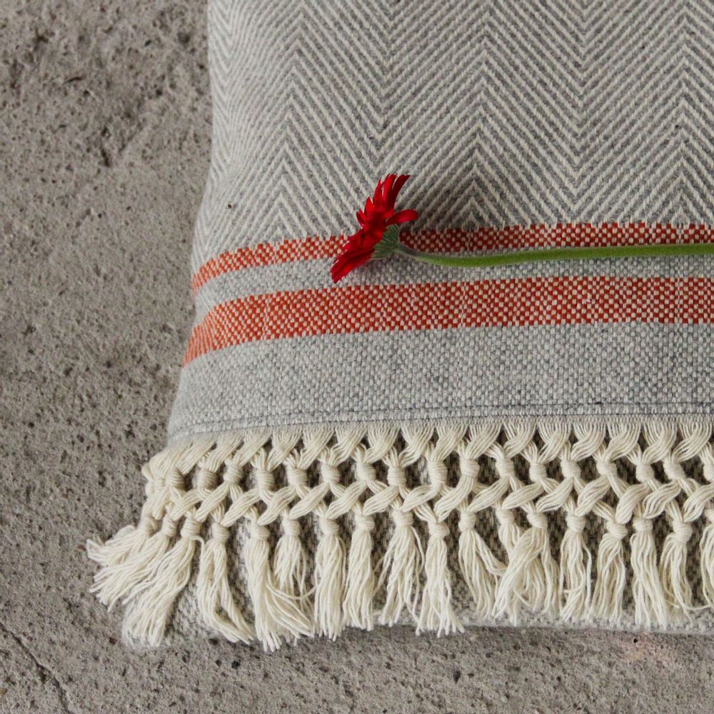 Objets design - COUSSIN SERRA DA ESTRELA 50 X 50 CM 100 % LAINE BIOLOGIQUE - SCHOOLOFLIFEPROJECTS