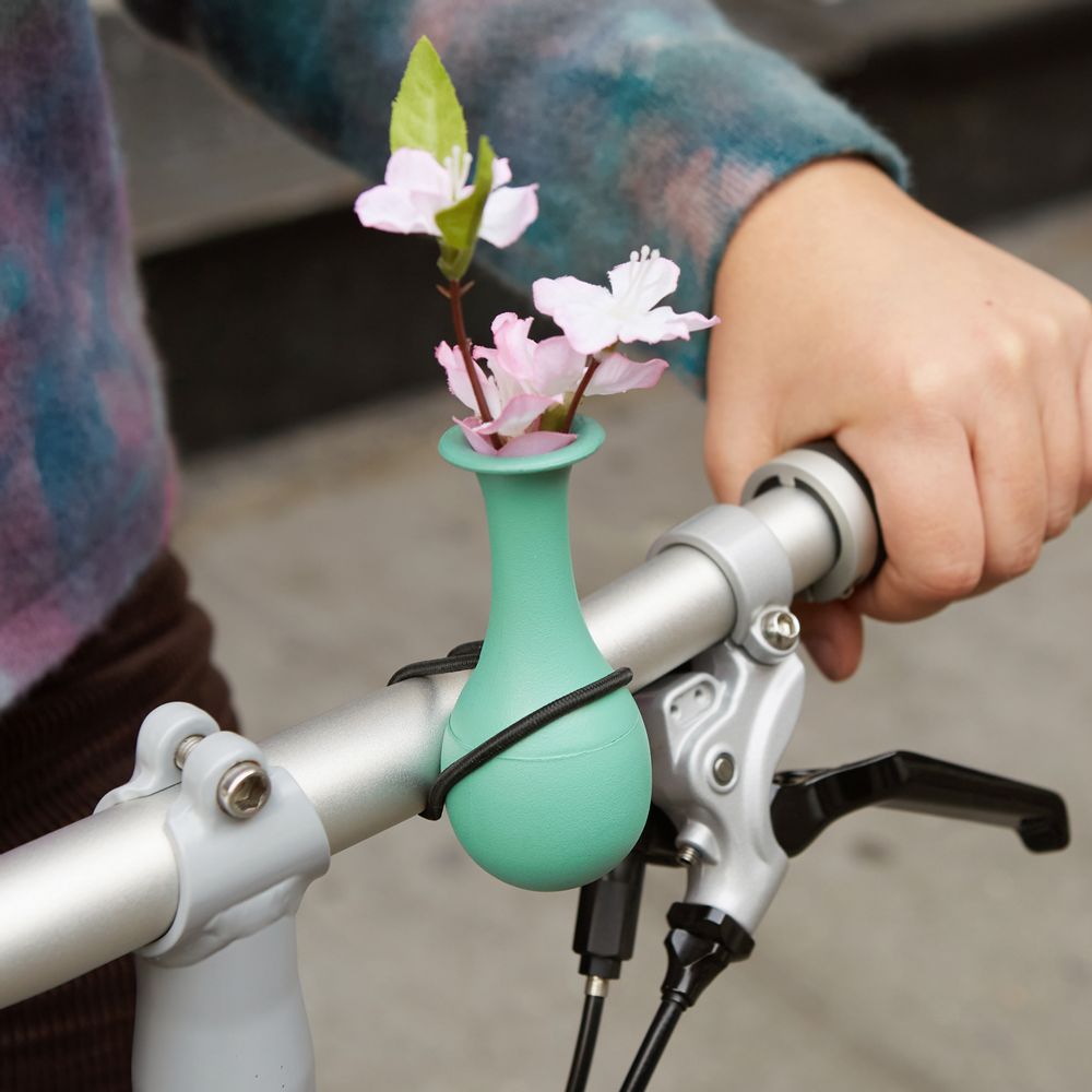 Outdoor decorative accessories - BIKE FLOWER VASE - KIKKERLAND