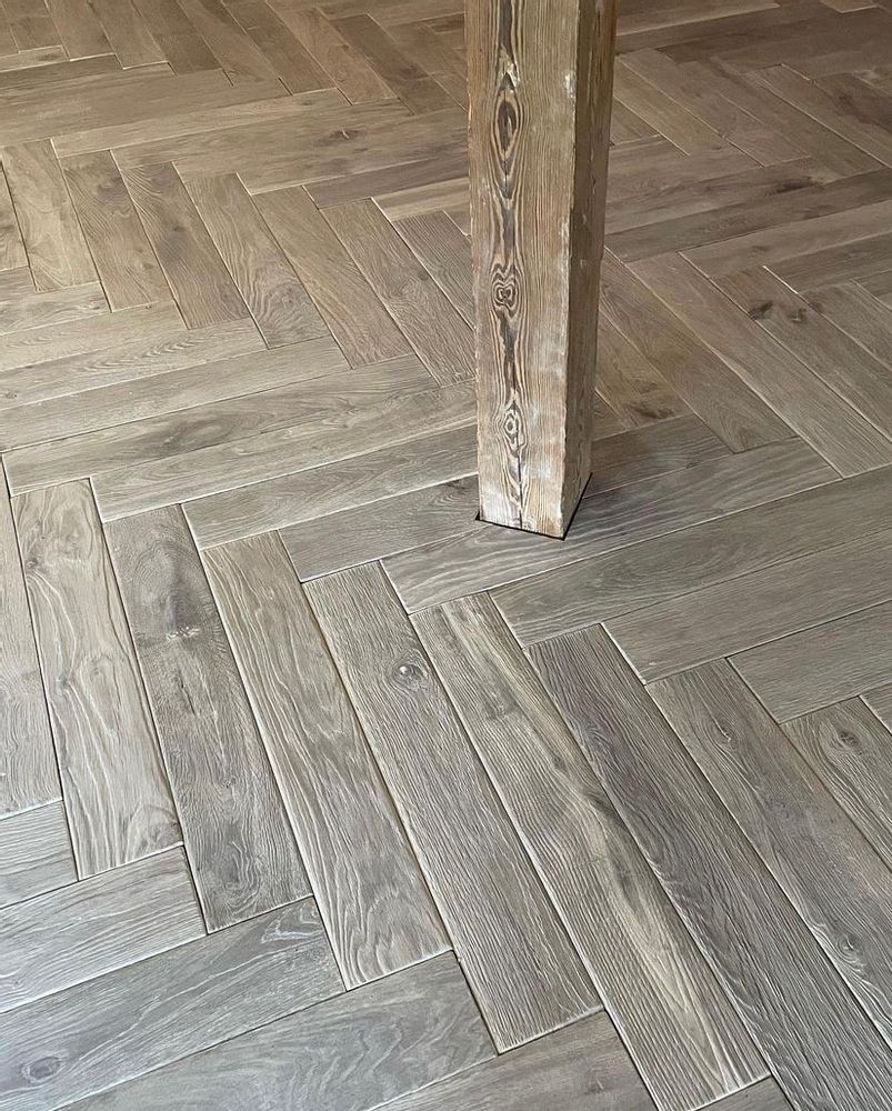 Parquets - Chevron - Vintage, aged and hardly brushed- Campagne Range - ARBONY
