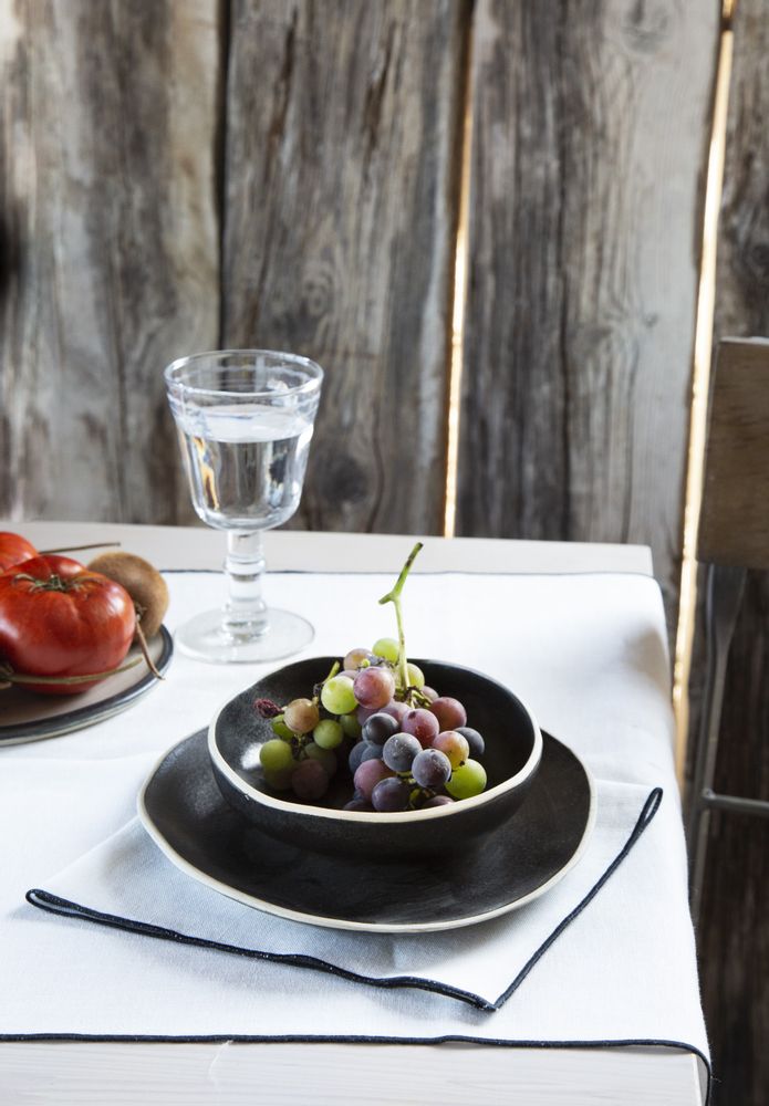 Assiettes de réception - collection en gres artisanal noir - FIORIRA UN GIARDINO SRL