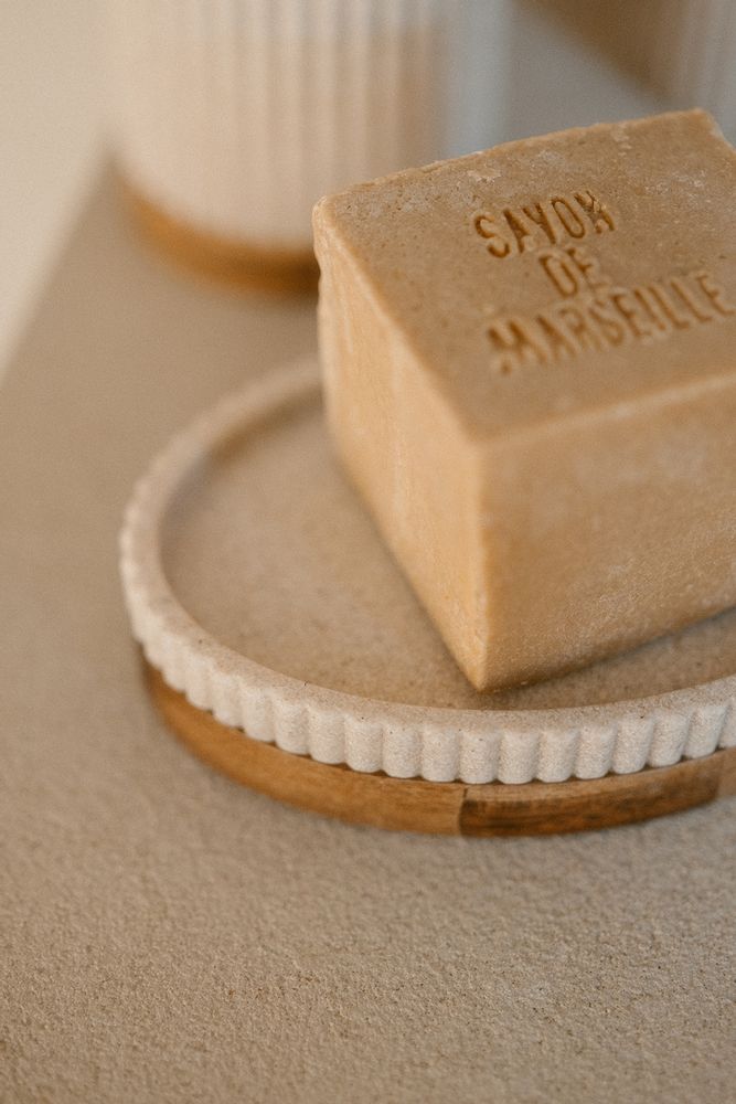 Soap dishes - Beige polyresin and acacia wood. Stripes soap dish 14x9.5x3 cm BA22101 - ANDREA HOUSE