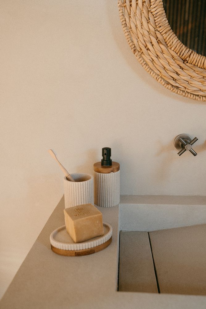Installation accessories - Beige polyresin and acacia wood. Stripes soap dispenser Ø8x18 cm BA22104 - ANDREA HOUSE