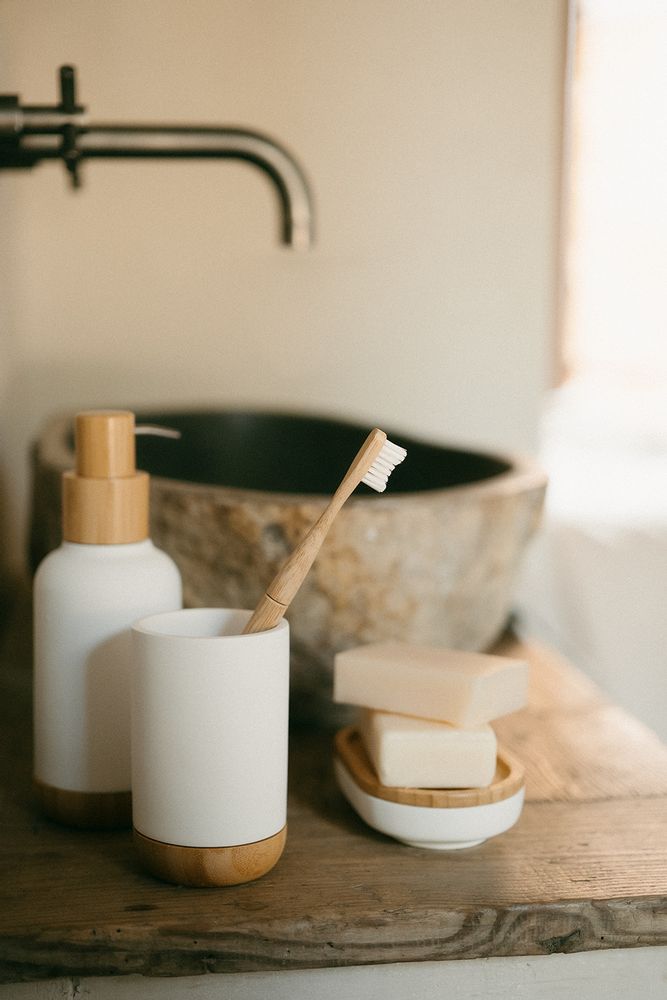 Accessoires à poser - Distributeur de savon en polyrésine blanche et bois de bambou Ø7x19 cm BA22154 - ANDREA HOUSE