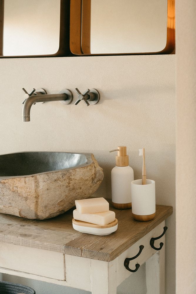 Accessoires à poser - Distributeur de savon en polyrésine blanche et bois de bambou Ø7x19 cm BA22154 - ANDREA HOUSE