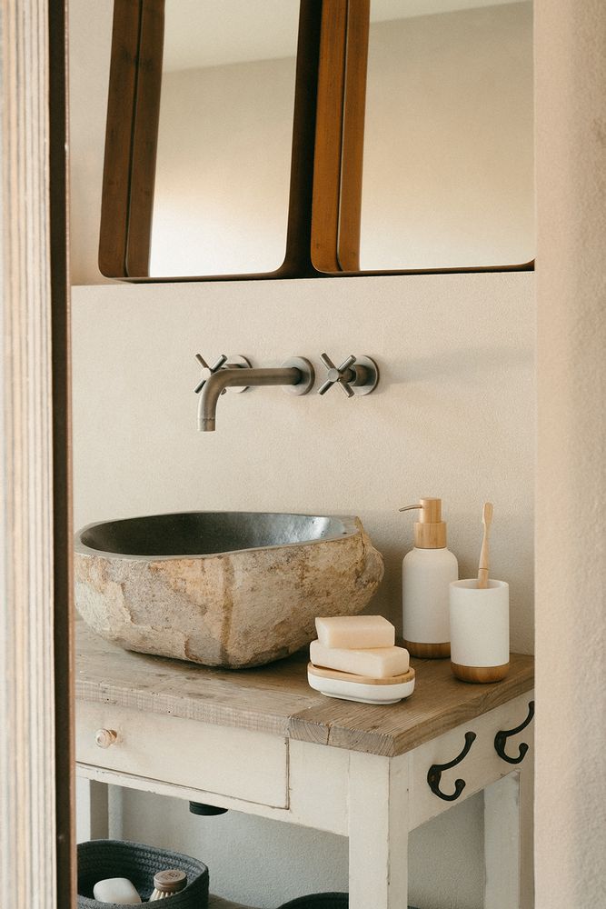 Accessoires à poser - Distributeur de savon en polyrésine blanche et bois de bambou Ø7x19 cm BA22154 - ANDREA HOUSE