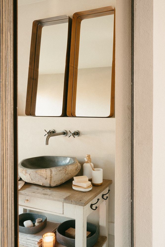 Accessoires à poser - Distributeur de savon en polyrésine blanche et bois de bambou Ø7x19 cm BA22154 - ANDREA HOUSE