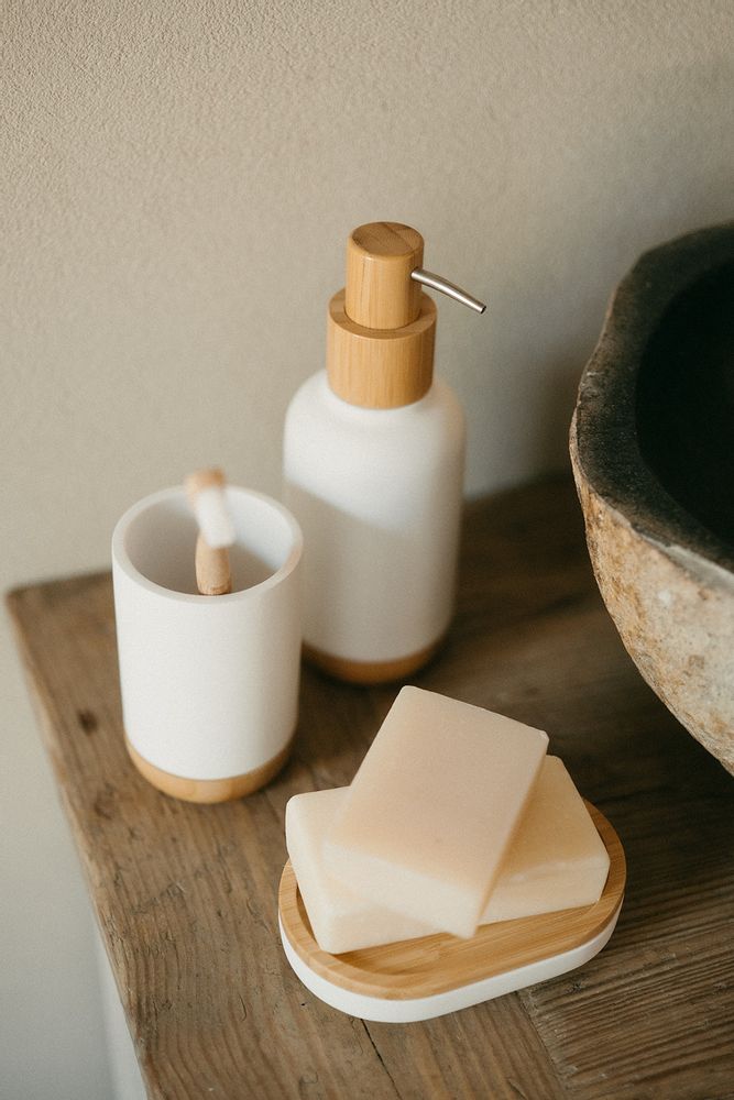 Accessoires à poser - Distributeur de savon en polyrésine blanche et bois de bambou Ø7x19 cm BA22154 - ANDREA HOUSE