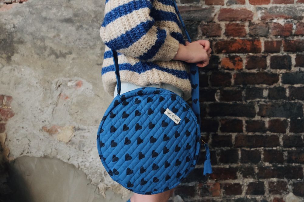 Sacs et cartables - Sac rond bandoulière en coton bio - Blue Heart - HOLI AND LOVE