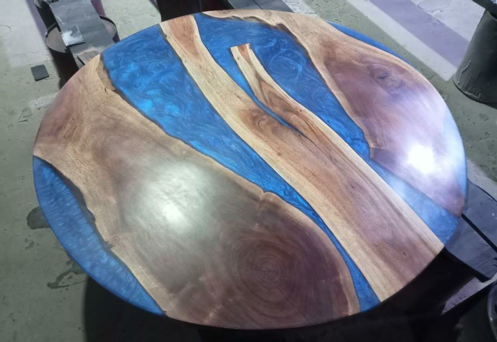 Decorative objects - Epoxy table. - LA SEVE DES BOIS