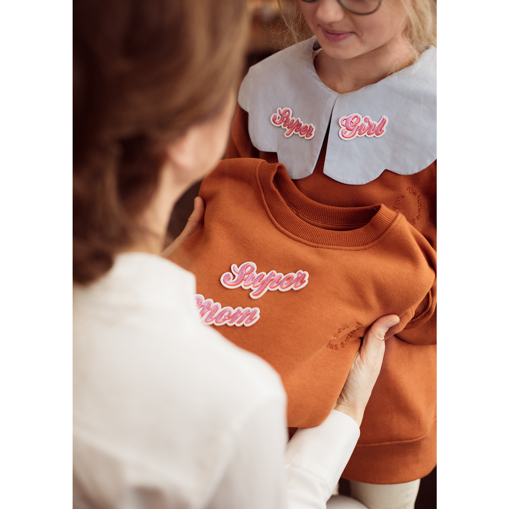 Objets de décoration - Fête des mères: Carte porte-clés, Ballon en Mylar Coeur avec fleurs, Ballon en Mylar ''Love you mom'', Sac cadeau Fleurs,  Press-on Supermom,  Chaussettes Fleurs - PARTYDECO
