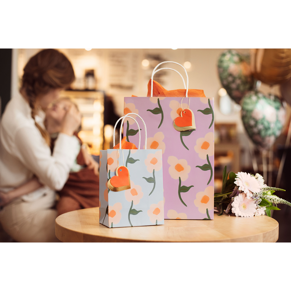 Objets de décoration - Fête des mères: Carte porte-clés, Ballon en Mylar Coeur avec fleurs, Ballon en Mylar ''Love you mom'', Sac cadeau Fleurs,  Press-on Supermom,  Chaussettes Fleurs - PARTYDECO