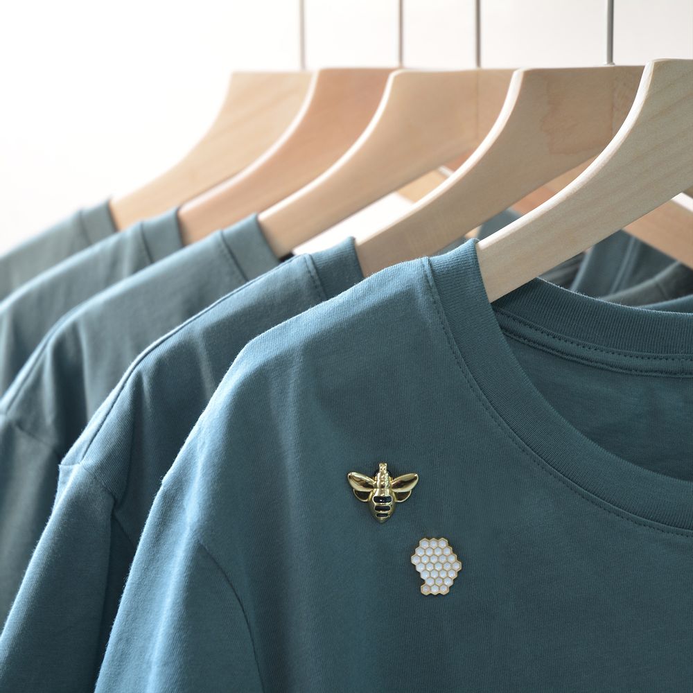Gifts - Bee & Honeycomb Pin - METALMORPHOSE