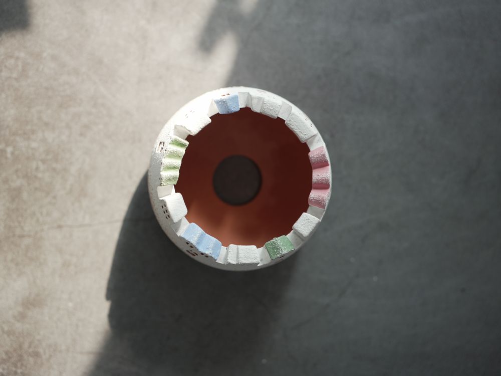 Vases - Dosi- Pot de fleurs en terre cuite fait main. - ATRIUM DESIGN STUDIO