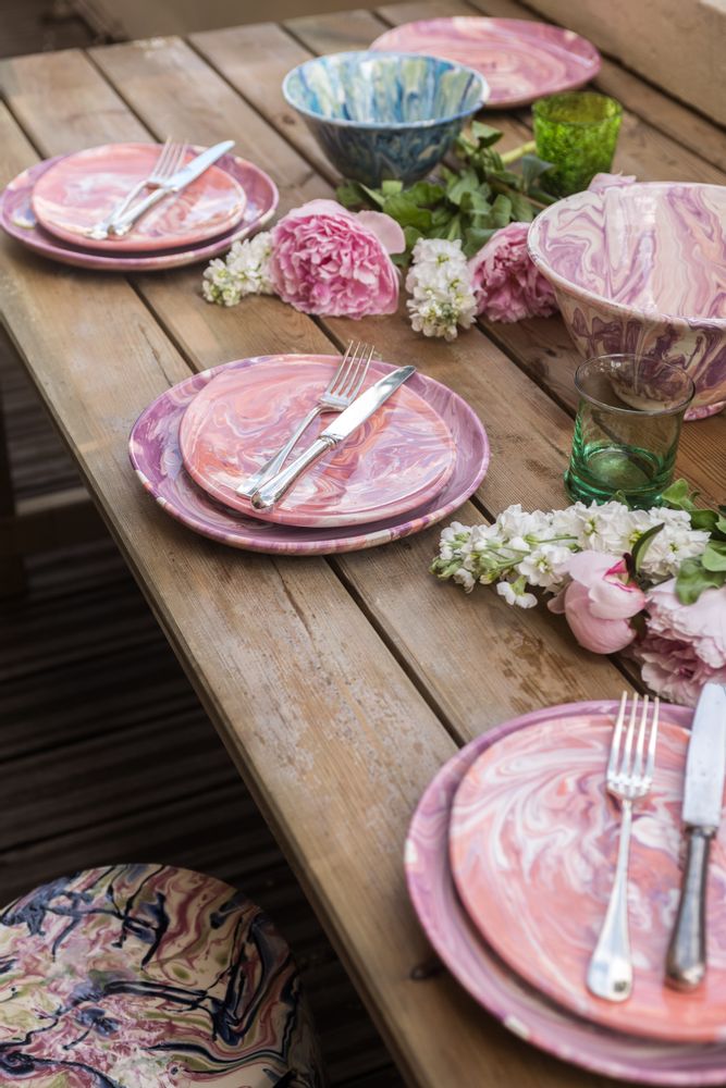 Assiettes au quotidien - Assiette en céramique rose NYMPHE IOM existe en plusieurs tailles - IOM INES-OLYMPE MERCADAL