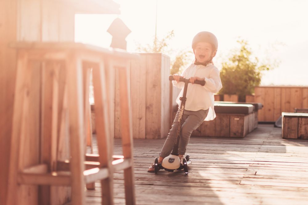 Children's games - Children's Foldable Scooter with LED and Matching Helmet - SCOOT AND RIDE