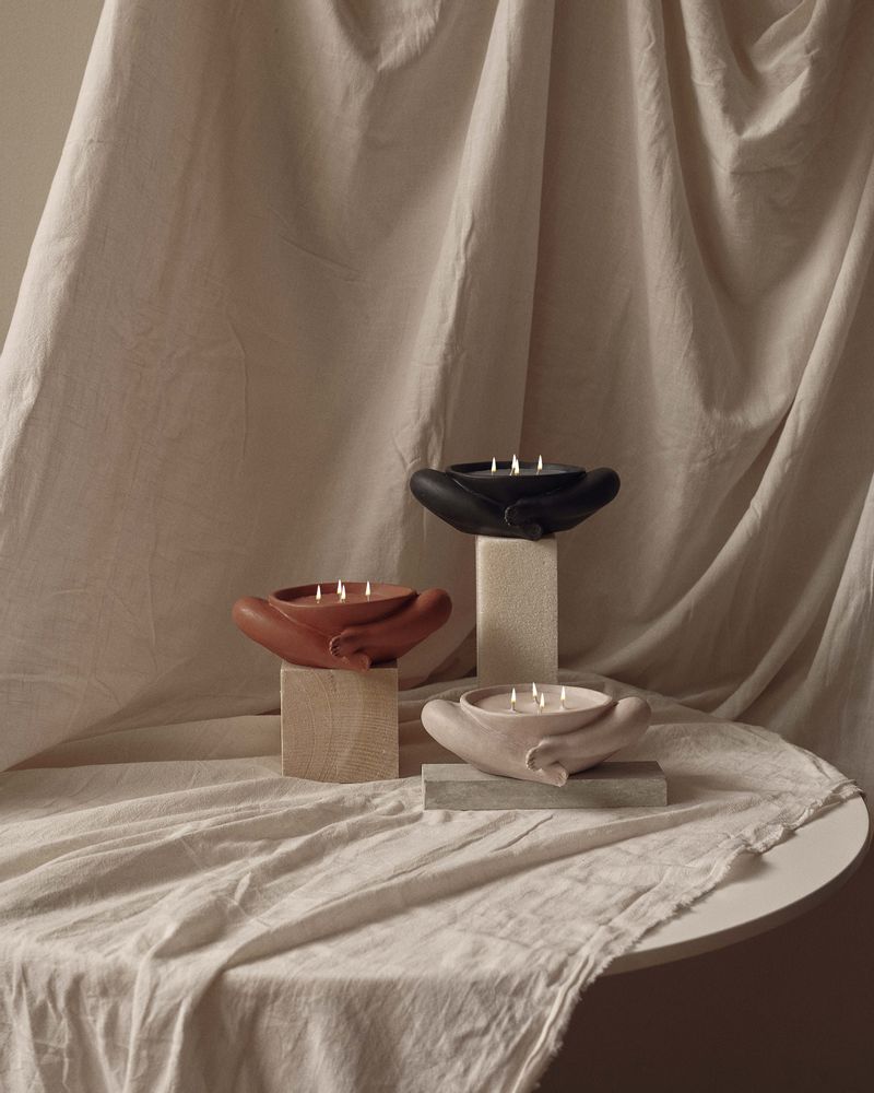Sculptures, statuettes et miniatures - Sculpture en bois de santal avec bougie par Marcela Cure - MARCELA CURE