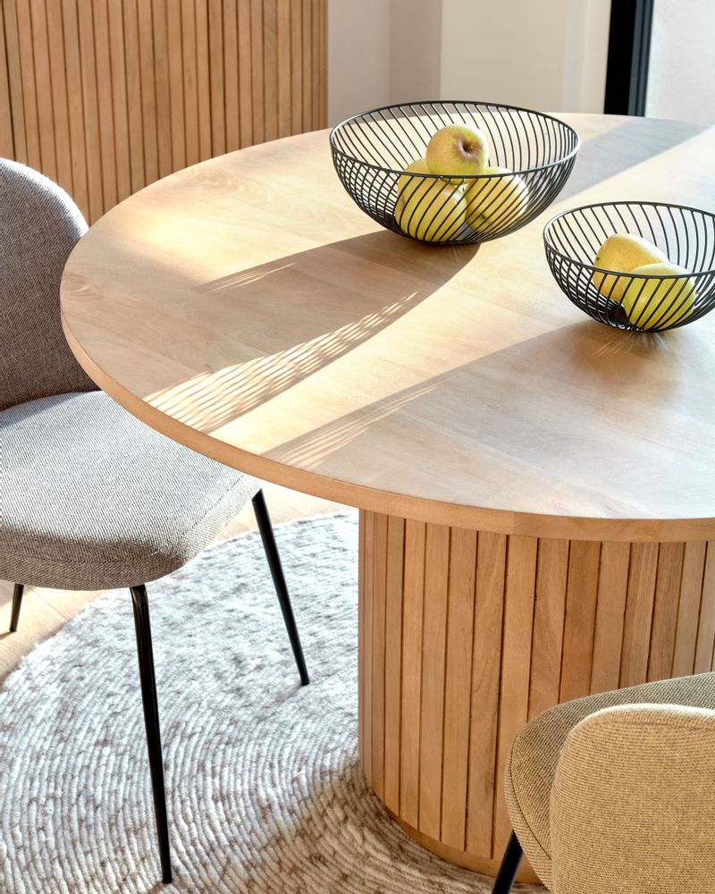 Tables pour hôtels - Table ronde Licia en bois massif de manguier finition naturelle Ø 120cm - KAVE HOME