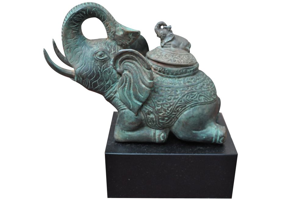 Objets de décoration - Article en bronze oxydé - HINDUSTAN HOUSE