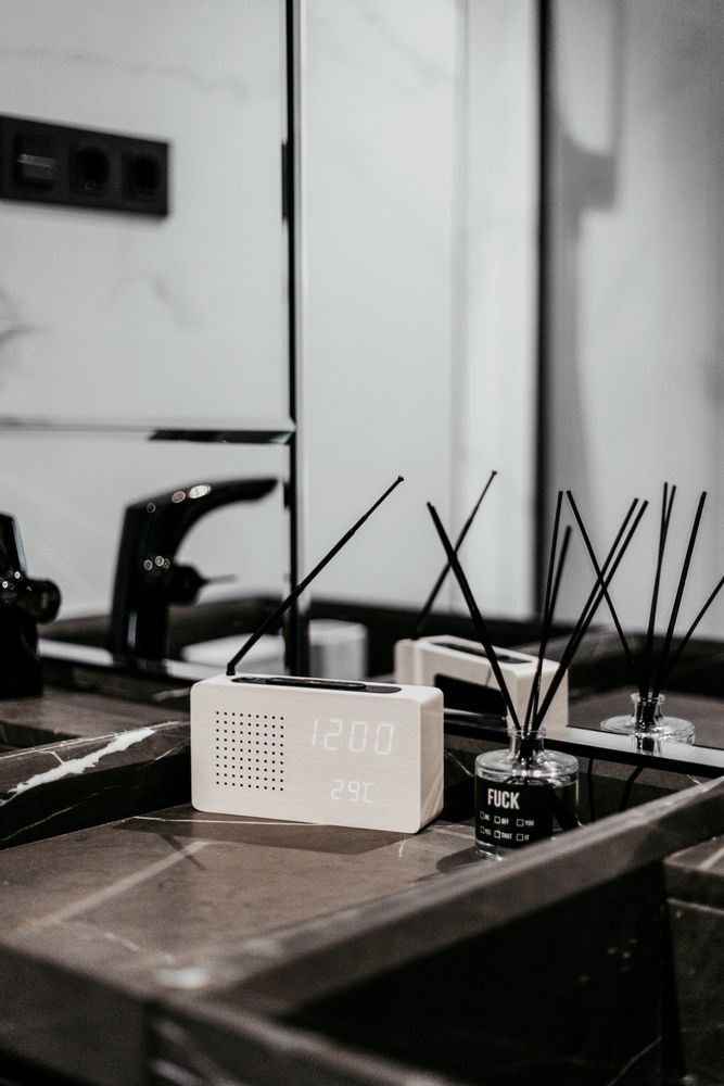 Clocks - PORTABLE RADIOS - FISURA