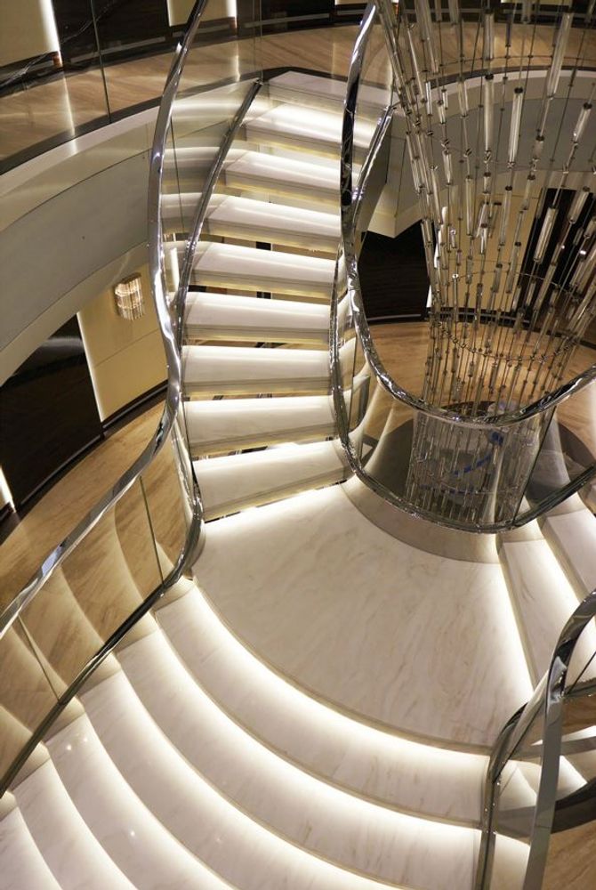 Pièces uniques - Escalier en acier inoxydable sur mesure pour Mega Yacht - MITRAS ARCHITECTURAL METALWORK