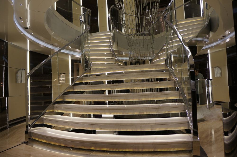 Pièces uniques - Escalier en acier inoxydable sur mesure pour Mega Yacht - MITRAS ARCHITECTURAL METALWORK