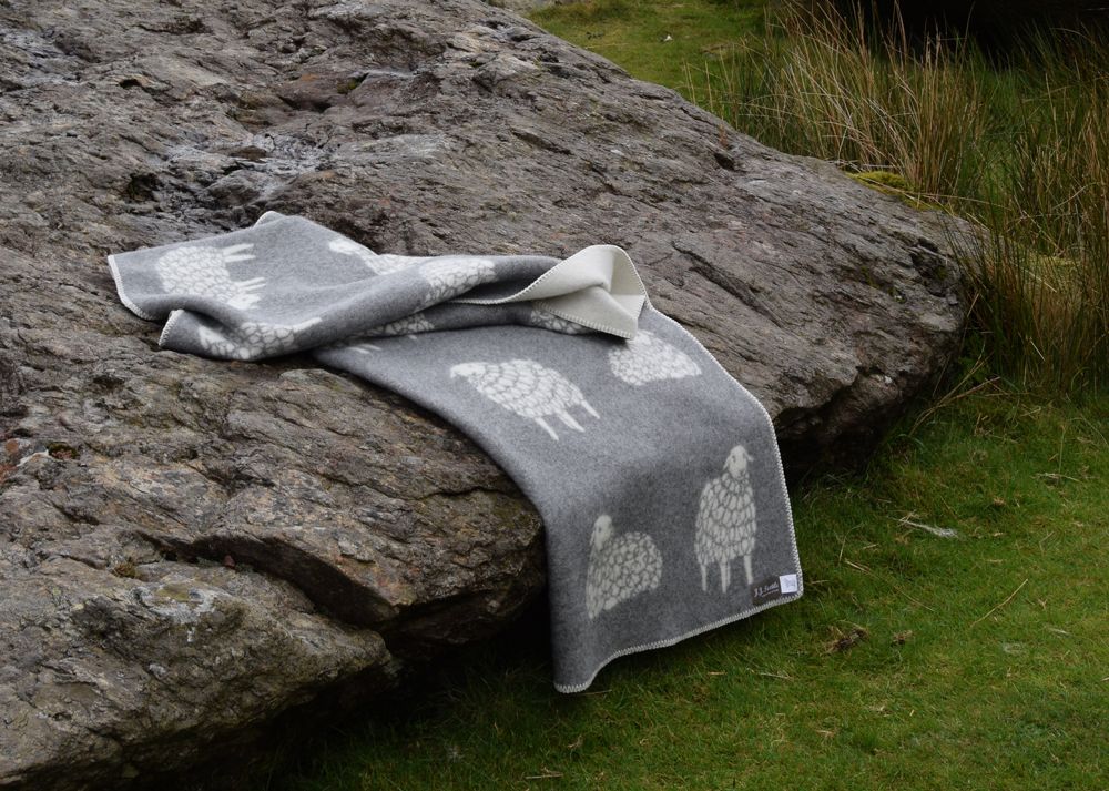 Throw blankets - Sheep Mima Wool Blanket - 130 x 190 cm - J.J. TEXTILE LTD
