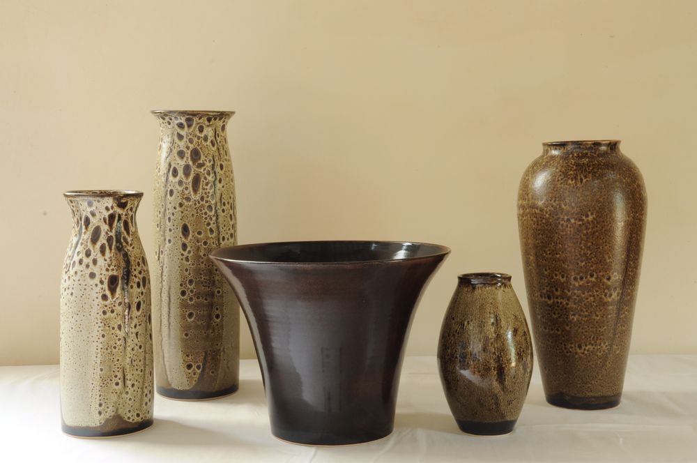 Vases - Groupe de vases bruns, double émaillage - CHRISTIANE PERROCHON