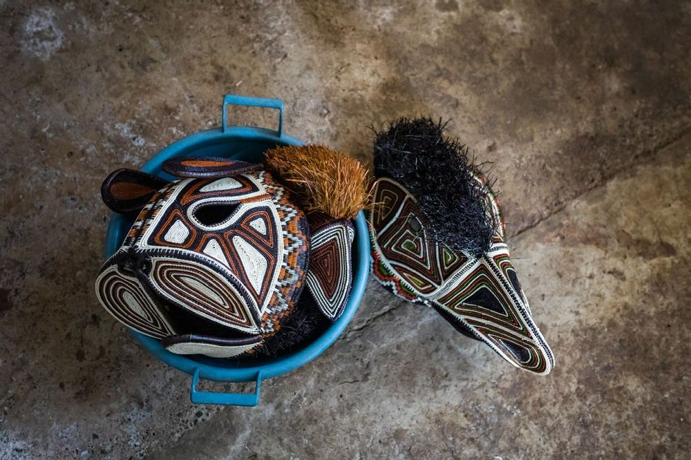 Objets de décoration - des masques et toujours plus de masques - ETHIC & TROPIC CORINNE BALLY