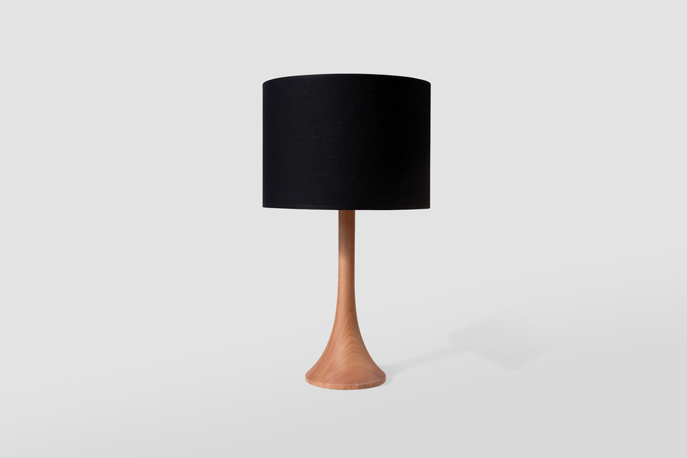 Lampes de bureau - "TULIPA" LAMPE DE TABLE EN BOIS MASSIF - ALESSANDRA DELGADO DESIGN