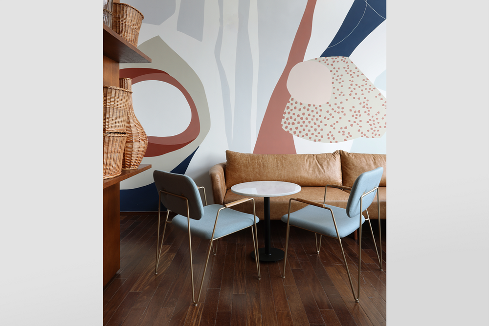 Fauteuils - "BRUNA" FAUTEUIL MINIMALISTE AVEC DOSSIER FLEXIBLE - ALESSANDRA DELGADO DESIGN