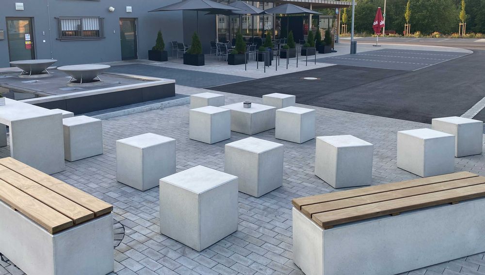 Benches for hospitalities & contracts - ANGULUS SEDES TRUNCUS Concrete garden bench with optional wood seat/backrest - CO33 EXKLUSIVE BETONMÖBEL
