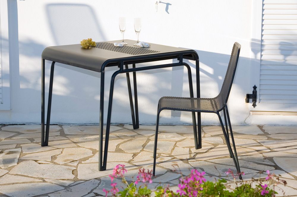 Tables basses - Table de nuit rétro moderne Scarlett avec tiroir et étagère en bois Mindy massif 100% naturel et cannage naturel. - EZEÏS