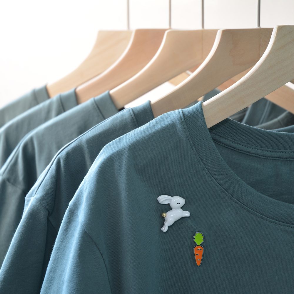 Cadeaux - lapin et carotte Pin - METALMORPHOSE