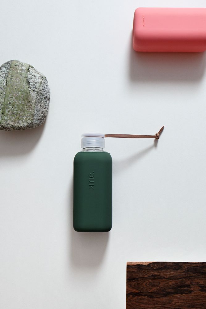 Cadeaux - BOUTEILLE EN VERRE RÉUTILISABLE VERT PIN (600ml) SQUIREME. Y1 DURABLE. - SQUIREME.