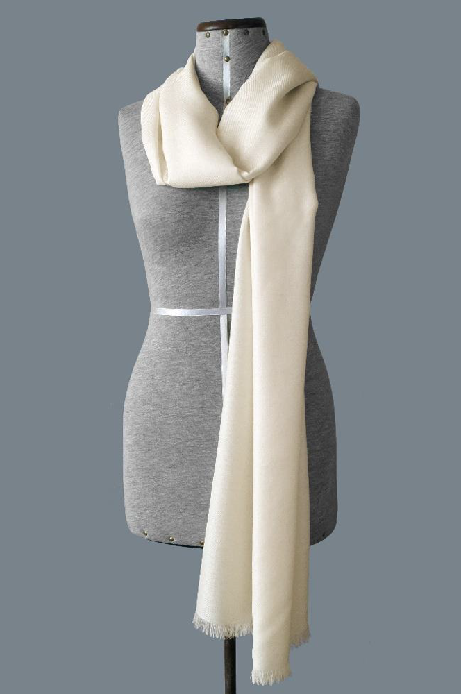 Plaids - CHÂLE 70 % alpaga royal, 30 % soie. Fibres naturelles. Luxe et durabilité - PUEBLO