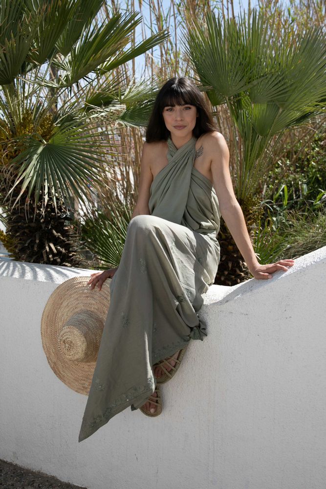 Sarongs - TWISTING THE PAREOS - ROSHANARA PARIS
