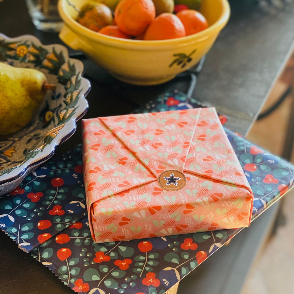 Cadeaux - Emballage Cadeau - Carré réutilisable - Moyen format - ON S'EMBALLE À LA FRANÇAISE