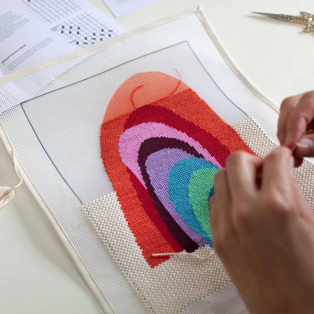 Objets design - Arc en Ciel | Kit de bricolage pour broderie | petit point canevas point de croix - UNWIND STUDIO