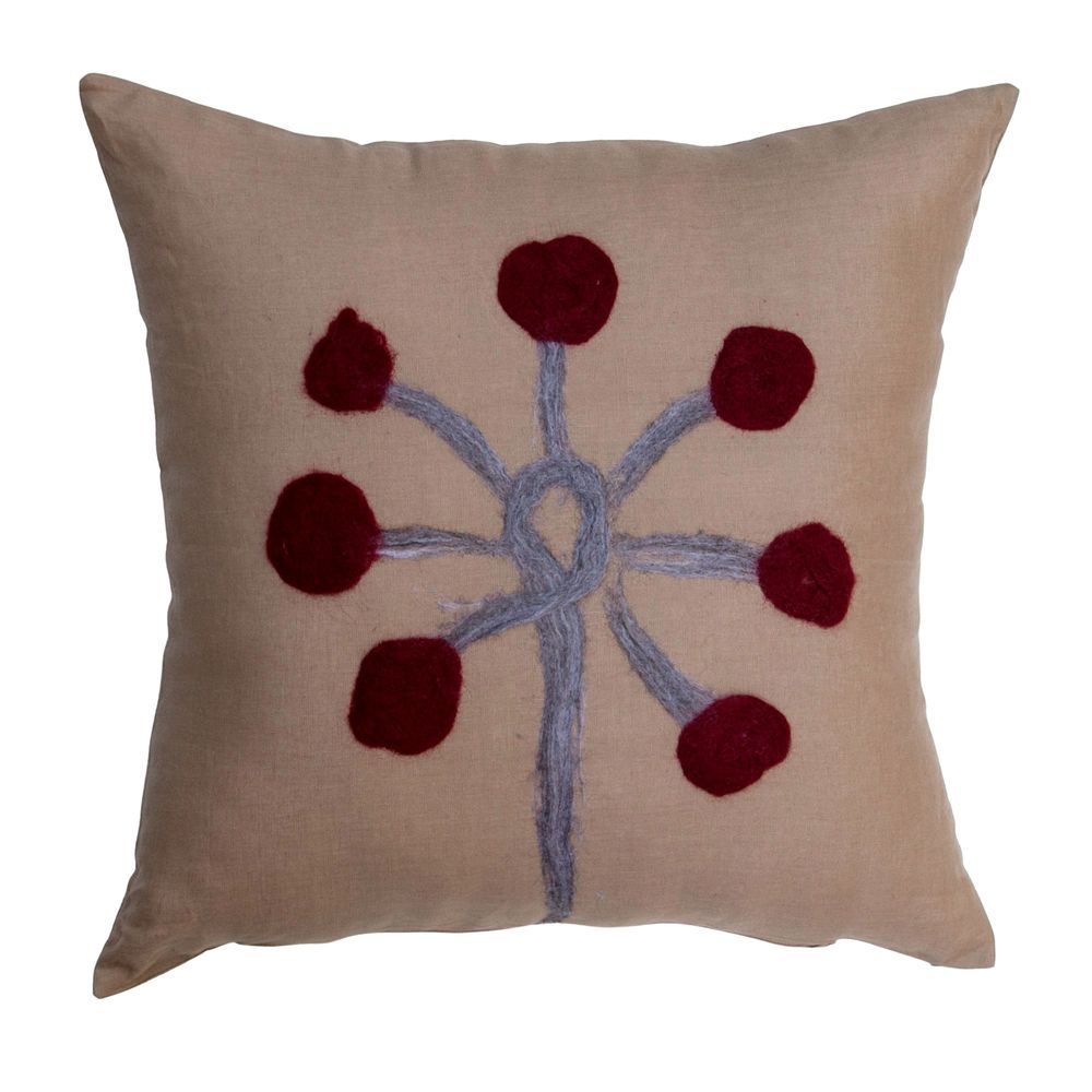 Coussins textile - Coussin décoratif "Pihlaja" avec dessin feutré à la main en laine mérinos et soie sur toile de lin. - ELENA KIHLMAN