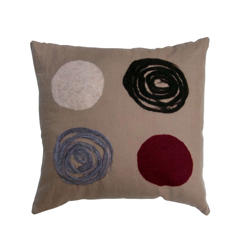 Coussins textile - Coussin décoratif Dots avec motif feutré à la main en laine mérinos et soie sur tissu de lin. - ELENA KIHLMAN