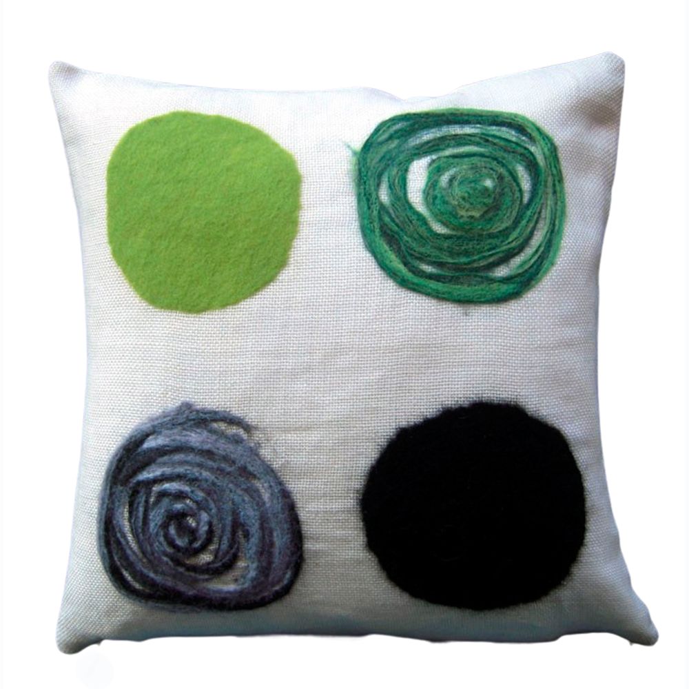 Coussins textile - Coussin décoratif Dots avec motif feutré à la main en laine mérinos et soie sur tissu de lin. - ELENA KIHLMAN