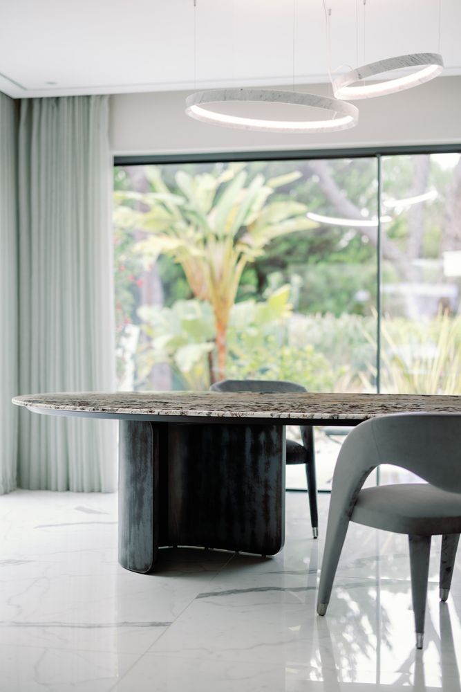 Tables Salle à Manger - Table de Salle à Manger Moderne Armona, Granit de Patagonie, Fabriquée à la Main par Greenapple - GREENAPPLE DESIGN INTERIORS