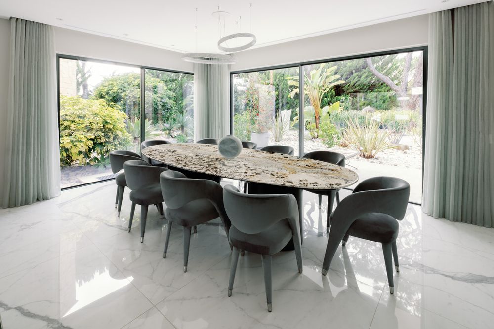 Tables Salle à Manger - Table de Salle à Manger Moderne Armona, Granit de Patagonie, Fabriquée à la Main par Greenapple - GREENAPPLE DESIGN INTERIORS