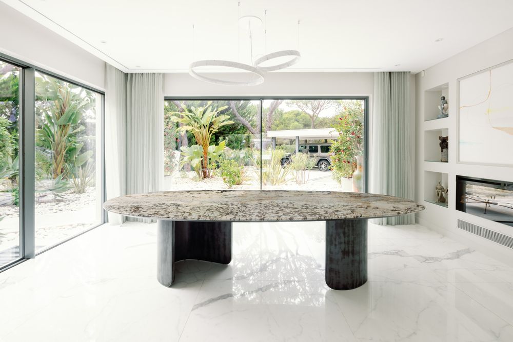 Tables Salle à Manger - Table de Salle à Manger Moderne Armona, Granit de Patagonie, Fabriquée à la Main par Greenapple - GREENAPPLE DESIGN INTERIORS