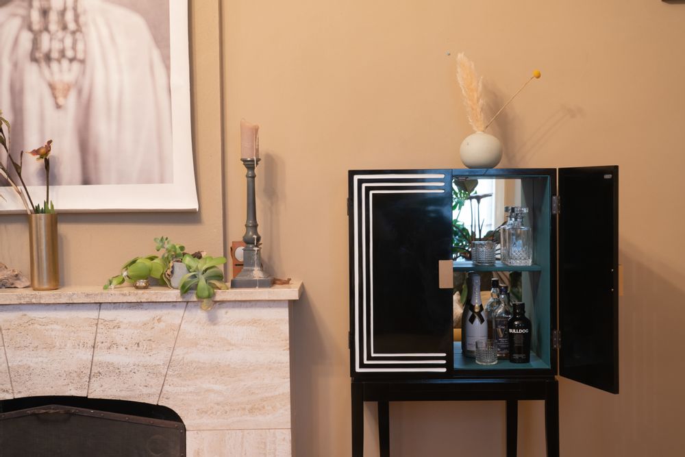 Sideboards - Art Deco Liqour Cabinet Black & White - AUTHENTIC MODELS